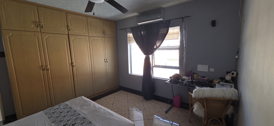 4 Bedroom Property for Sale in Roylglen Gardens Northern Cape